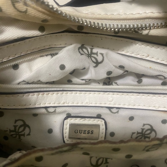 Guess bag! Med/large. Great condition. - Picture 4 of 8